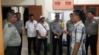 Kapolres Kampar Kontrol Gudang Logistik Kpud Dan Arahkan Petugas Untuk Disiplin Serta Tingkatkan Pen
