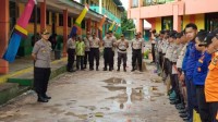 Ciptakan Lingkungan Bersih Dan Sehat Polsek Mandau Giat Bersih Bersih Bersama