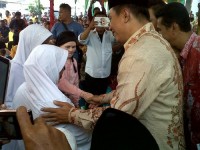 Lima Ribuan Masa Nyanyikan Lagu Kemenangan Pasangan Suparman-Sukiman