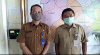 Ketua KAGAMA Kabupaten Pelalawan Menyerahkan Bantuan APD Dan Hand Sintaizer Ke Pemda Pelalawan