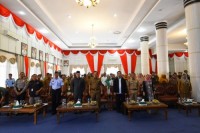 Bupati dan Wakil Bupati Bengkalis Sholat Terawih Hari Pertama di Masjid Istiqomah Bengkalis