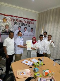 Partai Politik Gerindra Serahkan SK Dukungan Kepada Pasangan Kasmarni- Bagus Santoso