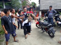 Bhabinkamtibmas Desa Teratak Buluh -Siak Hulu, Bantu Korban Kecelakaan Lalulintas