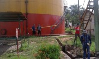 Jajaran Mapolada Riau Segel PKM PT LBPI di Rokan IV Koto 