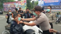  Polres Kampar Bersama Komunitas Pencinta Motor Bagikan Masker