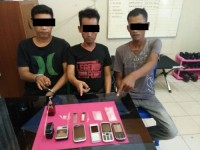 Sedang Pesta Narkoba, 3 Pelaku Diringkus Polisi di Desa Batang Batindih Rumbio Jaya