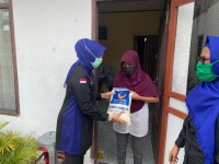 Hj Farida Sa'ad SE Anggota DPRD Propinsi Riau Bagikan 4 Ton Beras Bagi Warga Terdampak Covid-19