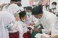 Bupati Labuhanbatu Serahkan Zakat Dan Infaq BAZNAS di Labuhanbilik