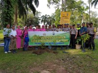 Polsek Mandau Lanjutkan Program Kapolri Penanaman Pohon