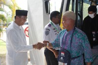 Walikota Pekanbaru Menyambut Jama'ah Haji di Batam