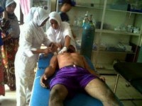 Curi Dompet penjaga Mesjid, Pemuda Paruh Baya Babak Belur dihajar Massa