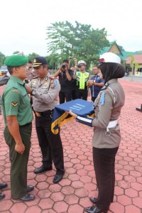 Bersibergi Dengan Polri Anggota Kodim 0303/Bengkalis Mengikuti Apel Gelar Pasukan Operasi Patuh Siak