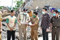 Bupati Sergai Tinjau Lokasi Rumah Warga di terpa puting beliung 
