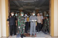 Bupati dan Wabup Inhil Lakukan Penyemprotan Disinfektan Hingga ke Kecamatan