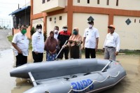 Pjs. Bupati Sergai Tinjau dan Salurkan Bantuan Warga Terdampak Bencana Banjir