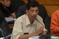 Kepala Dinas Komunikasi, Informatika dan Staistik , Johansyah Syafri meluruskan berita online 