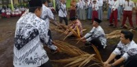 Sekolah Satu Atap Teluk Lanus Taja Lomba Tarik Upih