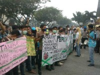 Usut Kasus Korupsi Rohul, Puluhan Aktifis Unjuk Rasa Mapolda Riau