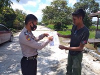 Bhabinkamtibmas Polsubsektor Pelalawan Giat Patroli Karhutla Dan Sosialisasi Maklumat Kapolda Riau