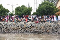 Antar Jamaah Haji, Ribuan Warga Penuhi Pelabuhan BSL