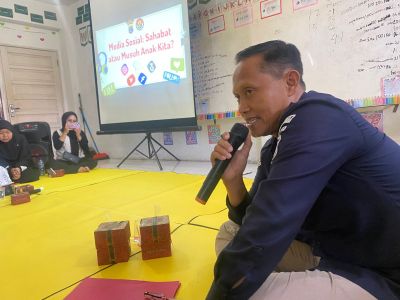 Bangun Kesadaran Digital, IPTU Arwin Pemateri di Pertemuan POMG SDIT Robbani.