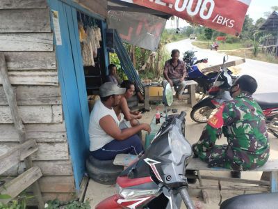 Bina Kerukunan dan Silaturahmi Babinsa Koramil 09/Langgam Komsos Dengan Warga Binaanya