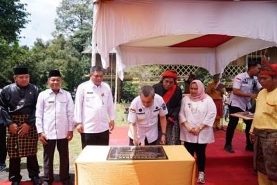 Bupati Bengkalis Kasmarni mengucapkan terima kasih kepada Gubernur Riau