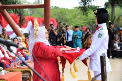 Bupati Bengkalis Kasmarni Pimpin Upacara Dirgahayu HUT Kemerdekaan RI ke 78