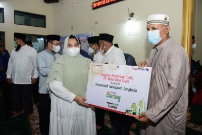 Bupati Kasmarni Berbagi  Kebaikan Dengan Dhuafa dan Anak Yatim di bulan Ramadhan