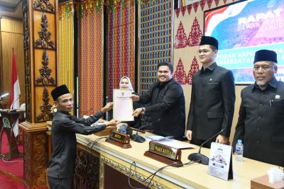 Bupati Kasmarni Harapkan Usaha Mikro jadi Investasi Strategis Ekonomi Daerah