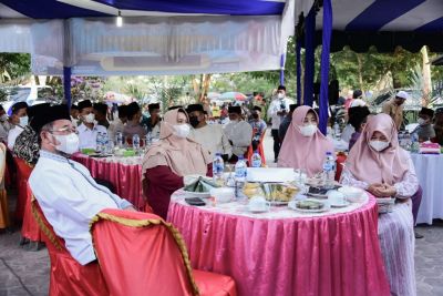 Bupati Kasmarni Lakukan Buka Puasa Bersama Masyarakat Desa Sungai Meranti