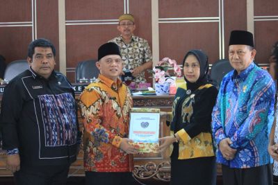 Bupati Labuhanbatu Hadiri Pembahasan Ranperda Pertanggungjawaban APBD TA.2021