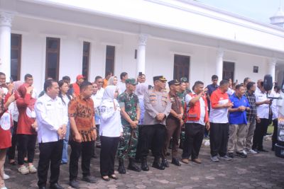 Bupati Labuhanbatu Kirim 12 Truk Bantuan Untuk Korban Banjir Di Tapsel, Tapteng dan Taput