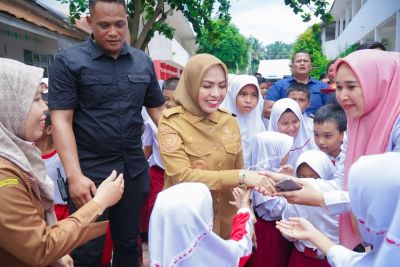 Bupati Labuhanbatu Pantau Cek Kesehatan Gratis di SDN 10 Rantau Utara