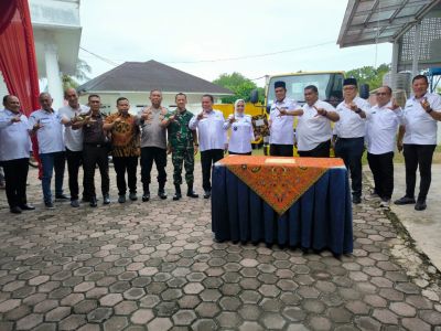 Bupati Labuhanbatu Serahkan Truk Sampah Kepada Kecamatan Rantau Selatan