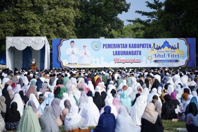 Bupati Labuhanbatu Shalat Ied Dengan Ribuan Masyarakat Dilapangan Ika Bina