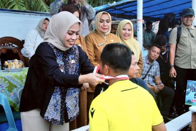 Bupati Maya Tutup Turnamen Sepakbola Bupati Cup 2025, Khoirul Ulum FC Sebagai Juara