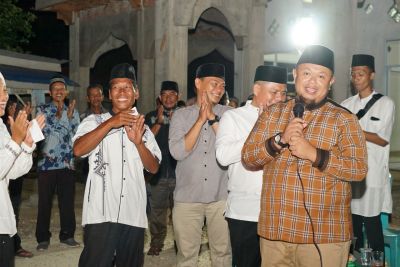 Camat Riki Rihardi, Apresiasi Bangga Saat Kunjungi Fastival Lampu Colok Di Setiap RW/RT di Mandau