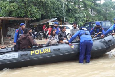 Ditpolair Polda Riau, Turunkan Tim Evakuasi Warga Terdampak Banjir