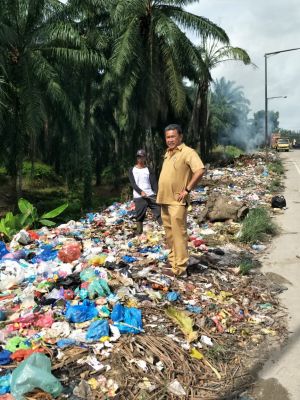DLH Labuhanbatu dan Kelurahan Padang Matinggi  kerjasama kurangi  sampah liar.