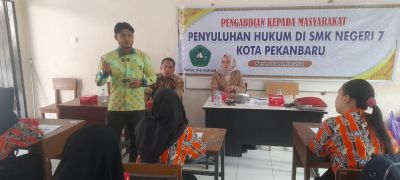 Dosen Unilak Fadly Daeng Yusuf,S.H.,S.E.,M.H. Berikan Penyuluhan Hukum Di SMKN 7 Pekanbaru