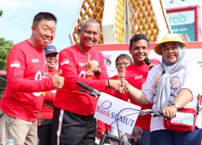 Drs Sarimpunan Lepas Jalan Sehat HUT PMI Ke-80