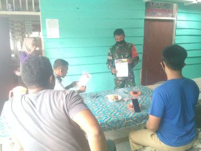 Dukung Sukseskan TMMD Ke 110, Babinsa Koramil 09/Langgam Komsos Program Vaksinasi Covid-19
