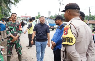 Giat Gotong Royong Dalam Membersihkan Tumpukan Sampah di Kecamatan Mandau