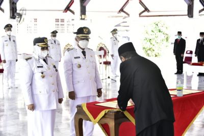 H Khairul Umam.Lc.M.E.Hadiri Pelantikan  Bupati dan Wakil Bupati Bengkalis