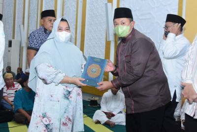 Hadiri Peringatan Nuzulul Qur'an, Bupati Kasmarni Ingatkan Untuk Selalu Instropeksi Diri