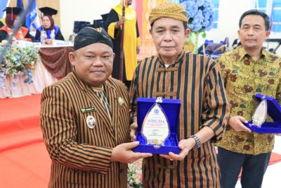 Hadiri Wisuda, Wabup Labuhanbatu Ajak Wisudawan ULB Ciptakan Lapangan Kerja