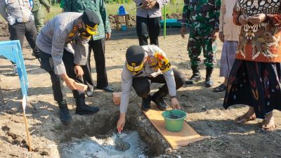 Kapolda Riau Letakkan Batu Pertama,Pembangunan Ponpes Hamalatul Qur'an di Desa Bukit Payung Kampar
