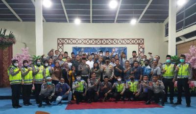Kapolres Bengkalis  bagikan takjil masyarakat  melintas di jalan,Silatuhrahmi  bersama  Wartawan