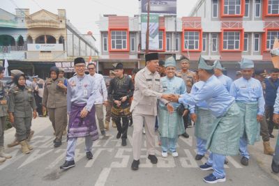 Lagu kebangsaan Indonesia Raya Meriahkan Even Pacu jalur Ditepian Lubuk Sobae Basrah